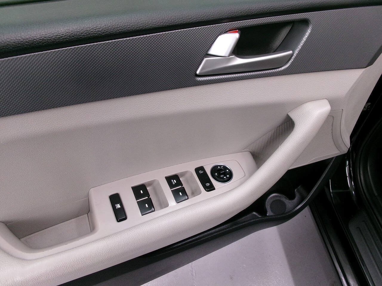 Used 2017 Hyundai Sonata SE FWD image 20