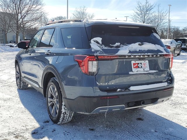 Used 2025 Ford Explorer Active w/ Active Comfort Package image 3