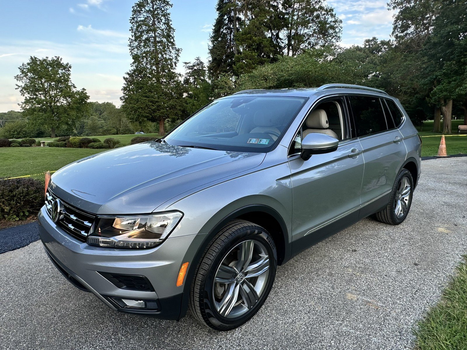 Used 2020 Volkswagen Tiguan SEL AWD/4WD image 4