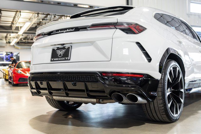 Used 2022 Lamborghini Urus AWD/4WD image 31