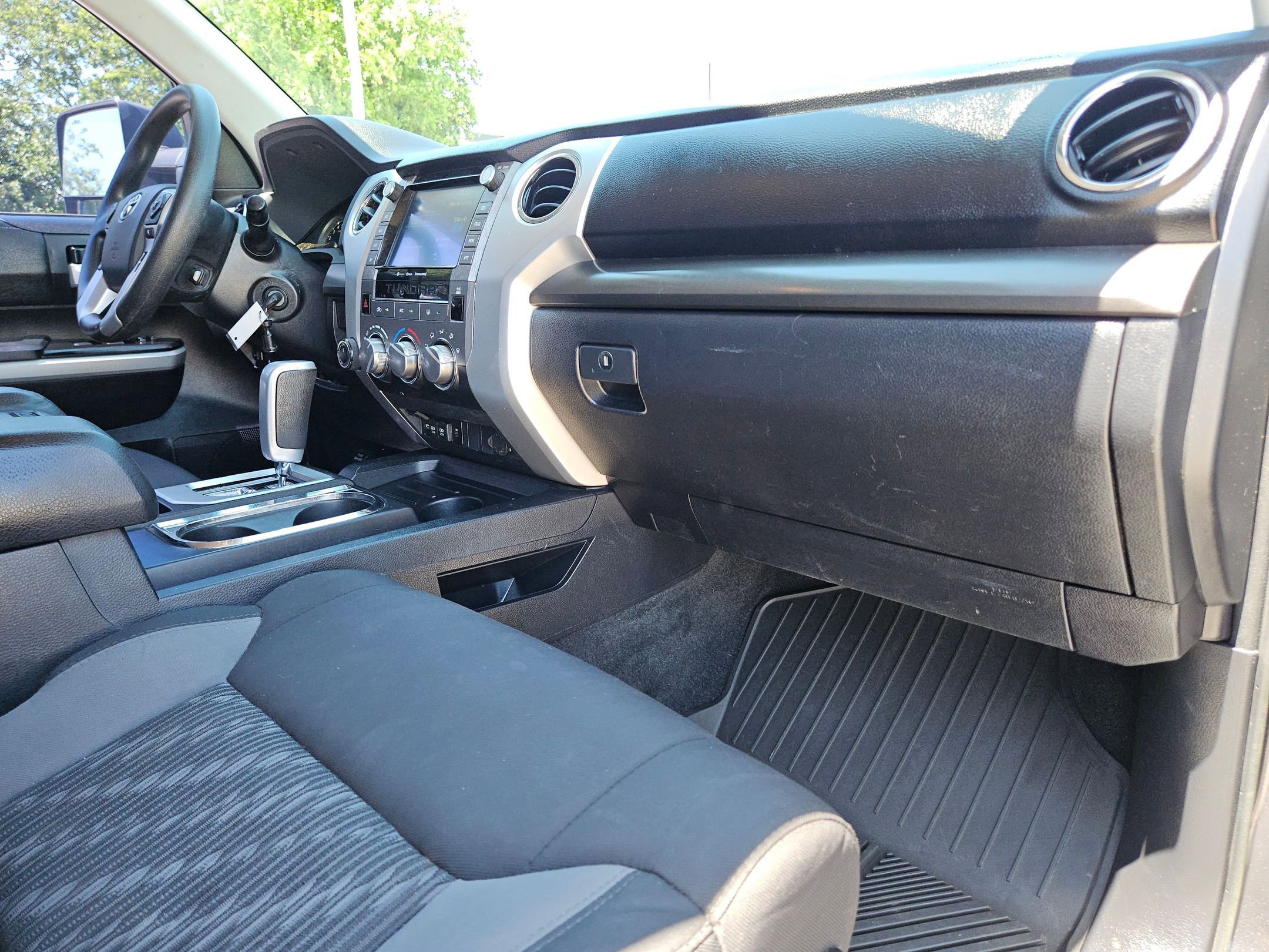 Used 2020 Toyota Tundra SR5 w/ SR5 Upgrade Package AWD/4WD image 28