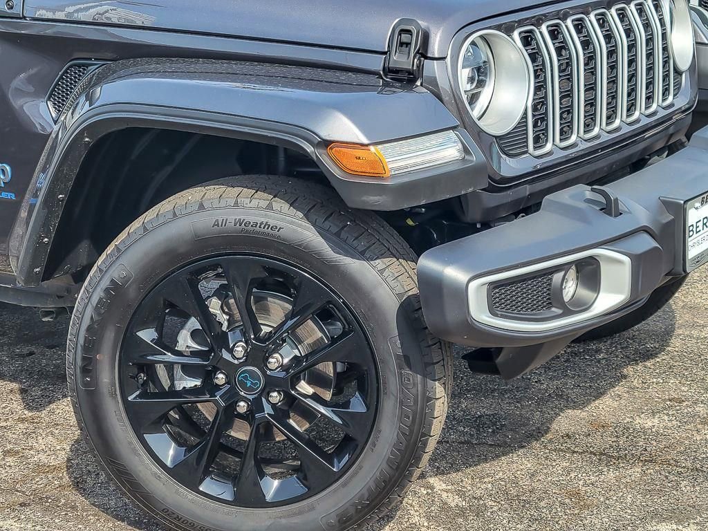 Used 2025 Jeep Wrangler Unlimited Sahara w/ Safety Group AWD/4WD image 4
