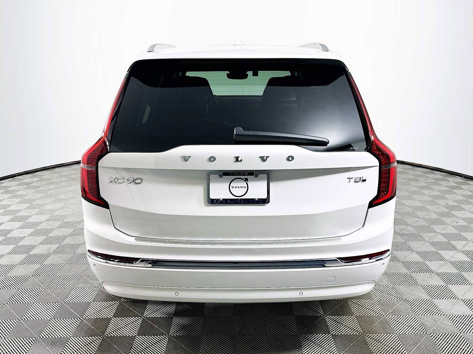 Used 2025 Volvo XC90 T8 Ultra w/ Protection Package Premier image 6