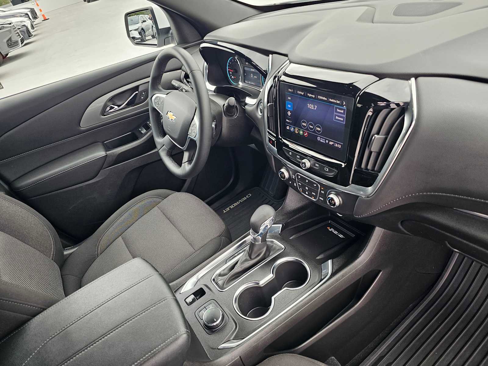 Used 2023 Chevrolet Traverse LT FWD image 11