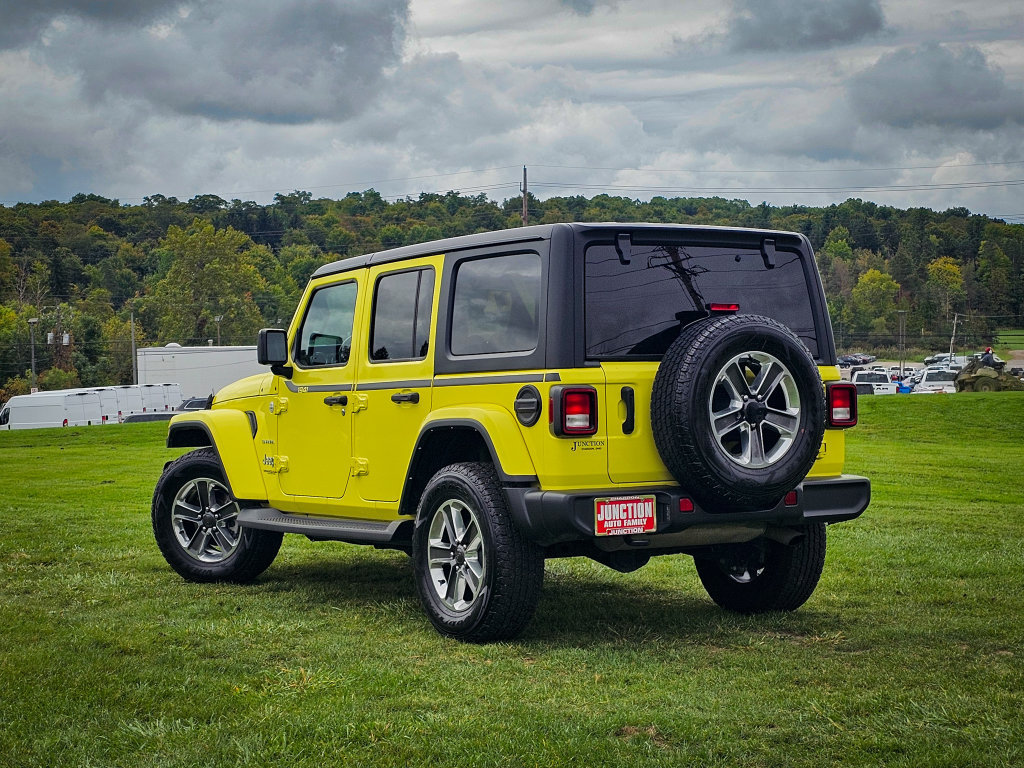 Used 2022 Jeep Wrangler Unlimited Sahara w/ Cold Weather Group AWD/4WD image 6