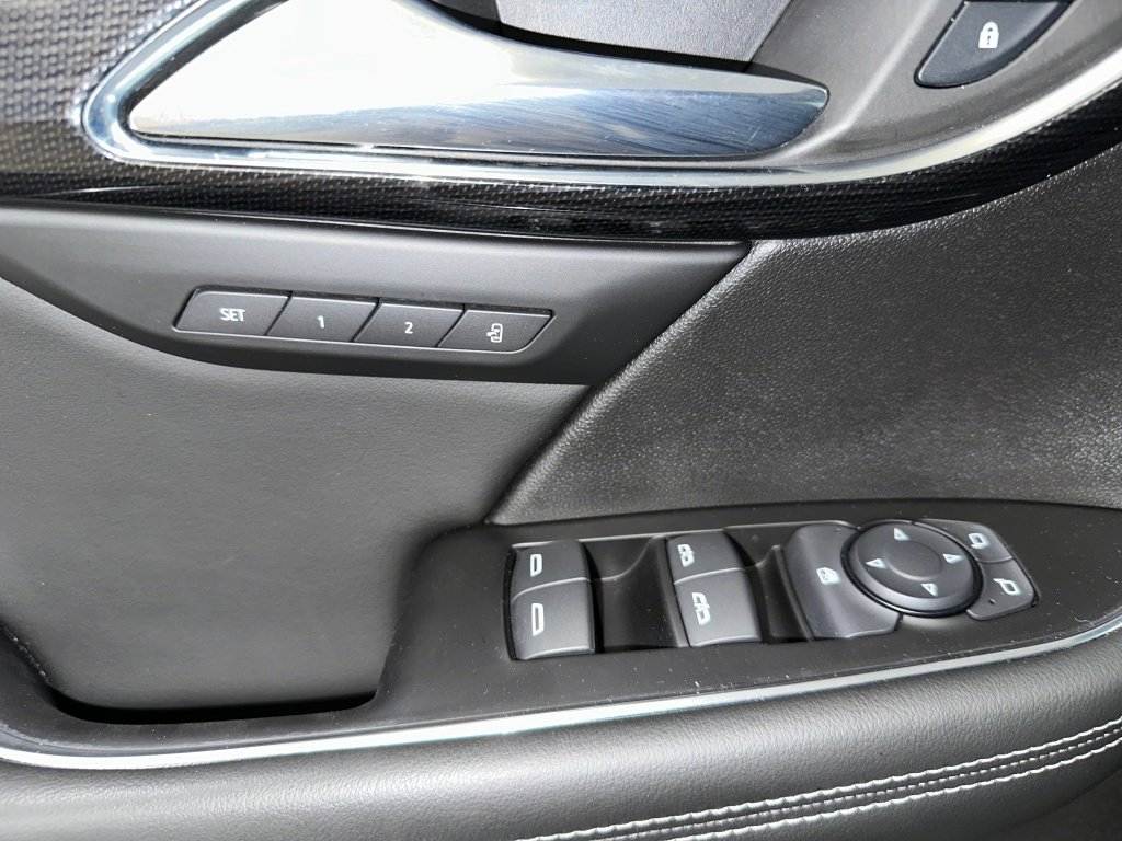 Certified 2023 Buick Envision Essence image 5