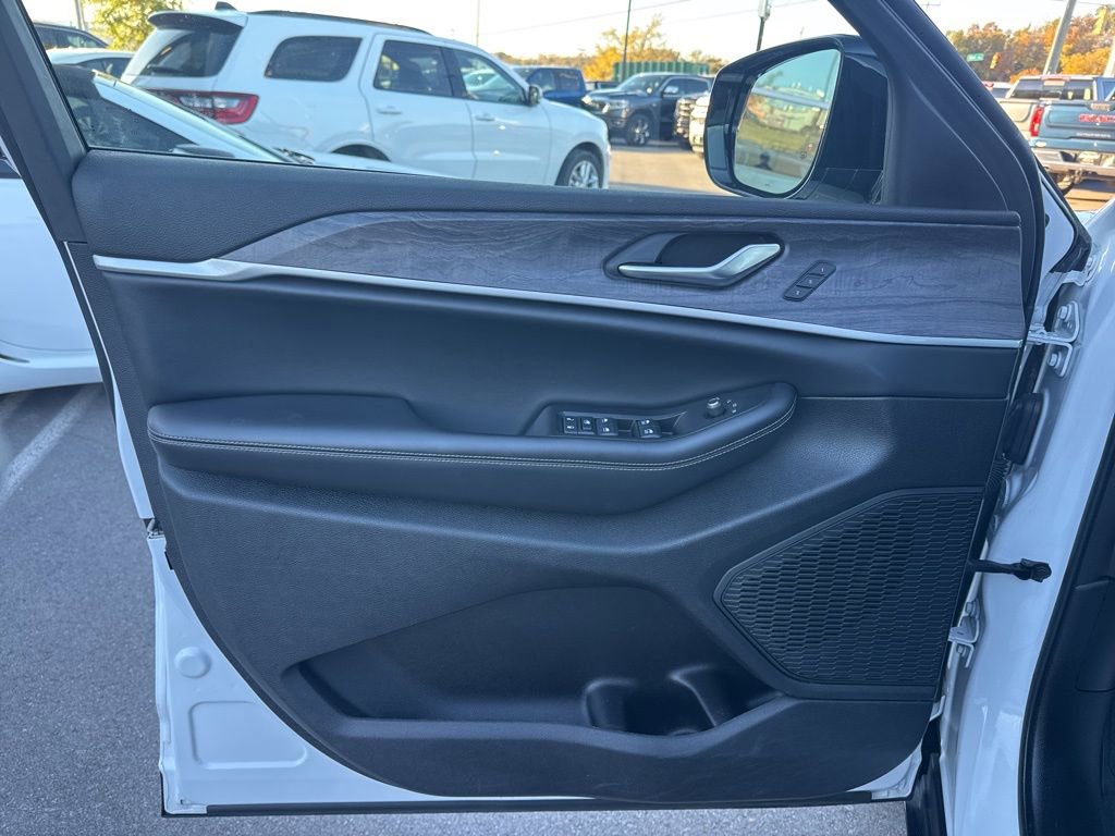 Used 2023 Jeep Grand Cherokee L Limited image 10