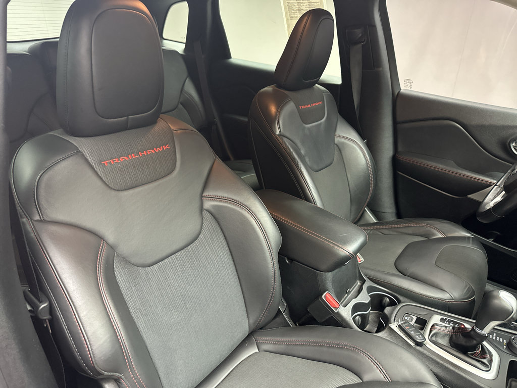 Used 2018 Jeep Cherokee Trailhawk w/ Cold Weather Group AWD/4WD image 23
