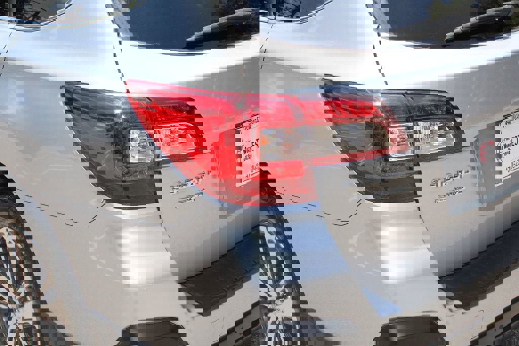 Used 2018 Subaru Outback 2.5i Limited image 17