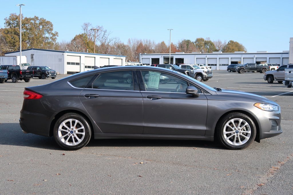 Used 2020 Ford Fusion SE image 4