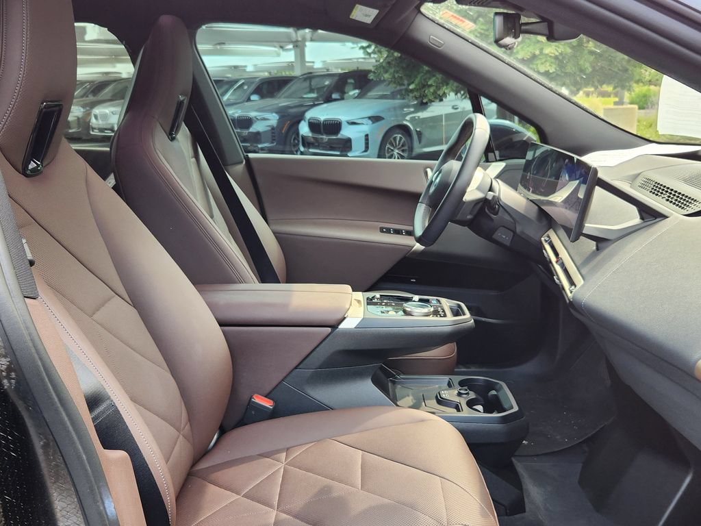 Used 2023 BMW iX xDrive50 w/ Sport Package AWD/4WD image 18