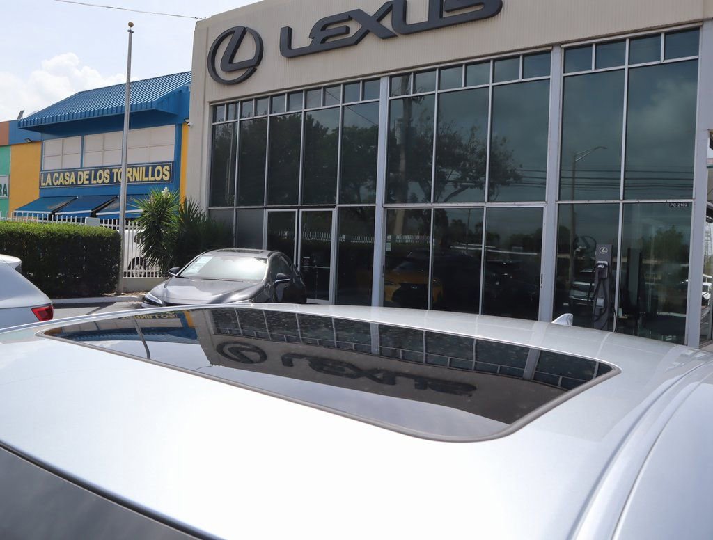 Used 2025 Lexus ES 350 w/ Premium Package image 11