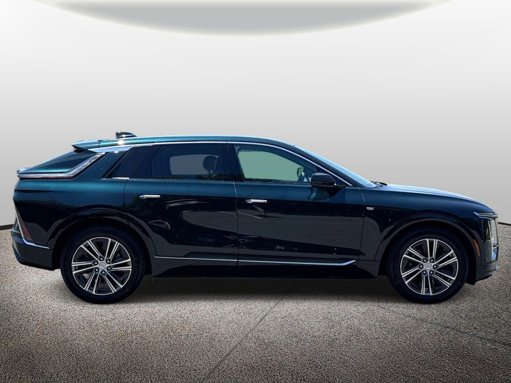 Used 2024 Cadillac Lyriq Luxury w/ LPO, Floor Liner Package AWD/4WD image 4