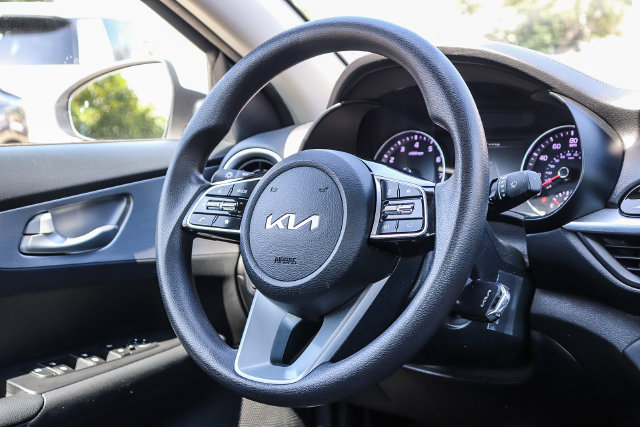 Used 2022 Kia Forte LXS w/ LXS Technology Package FWD image 16