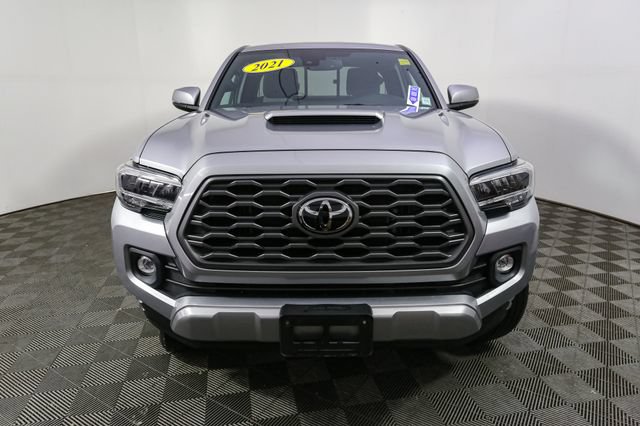 Used 2021 Toyota Tacoma TRD Sport w/ TRD Premium Sport Package AWD/4WD image 4