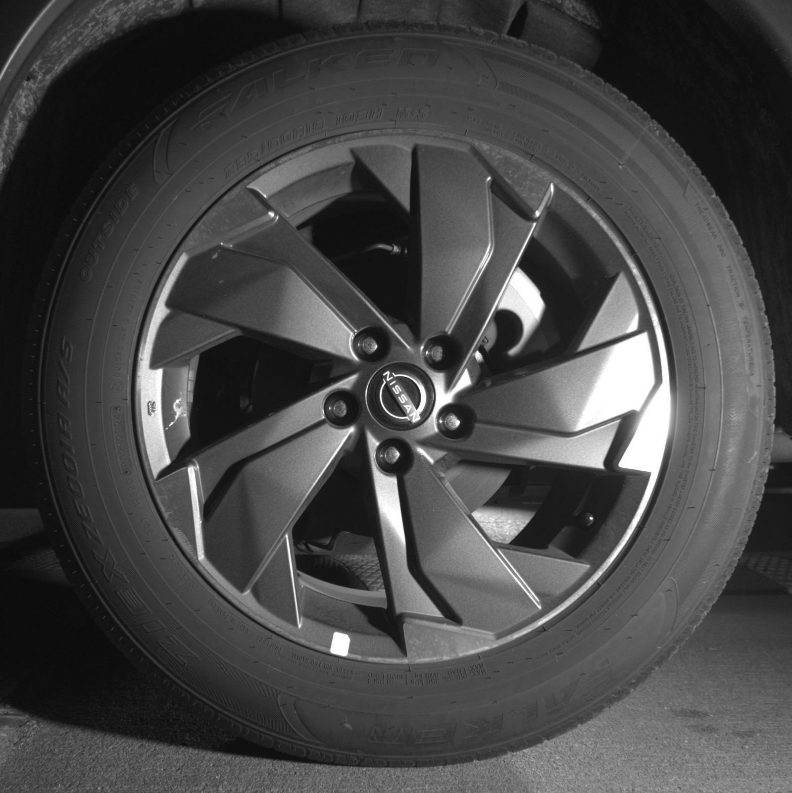Used 2025 Nissan Rogue SV FWD image 16