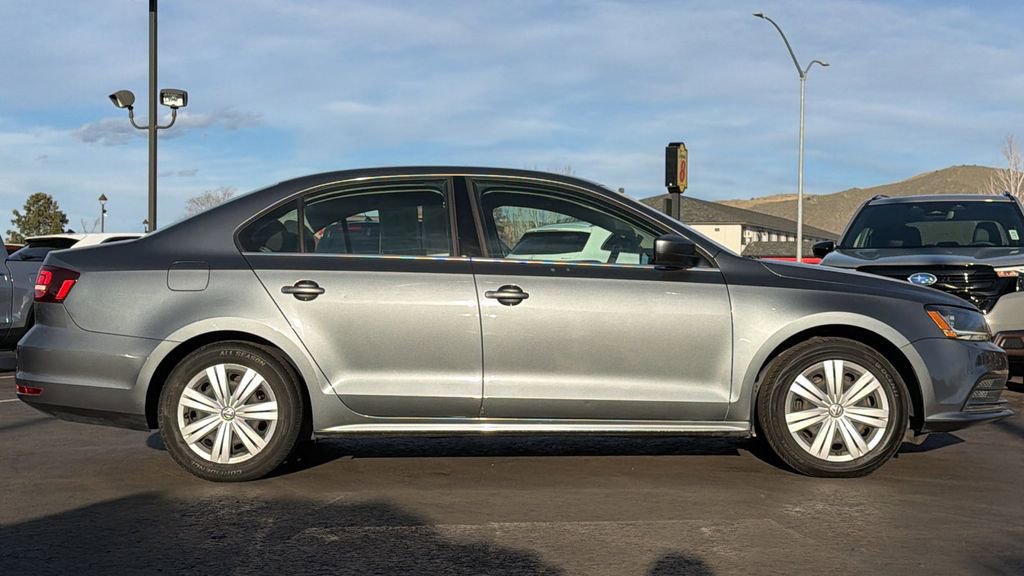 Used 2017 Volkswagen Jetta S image 2