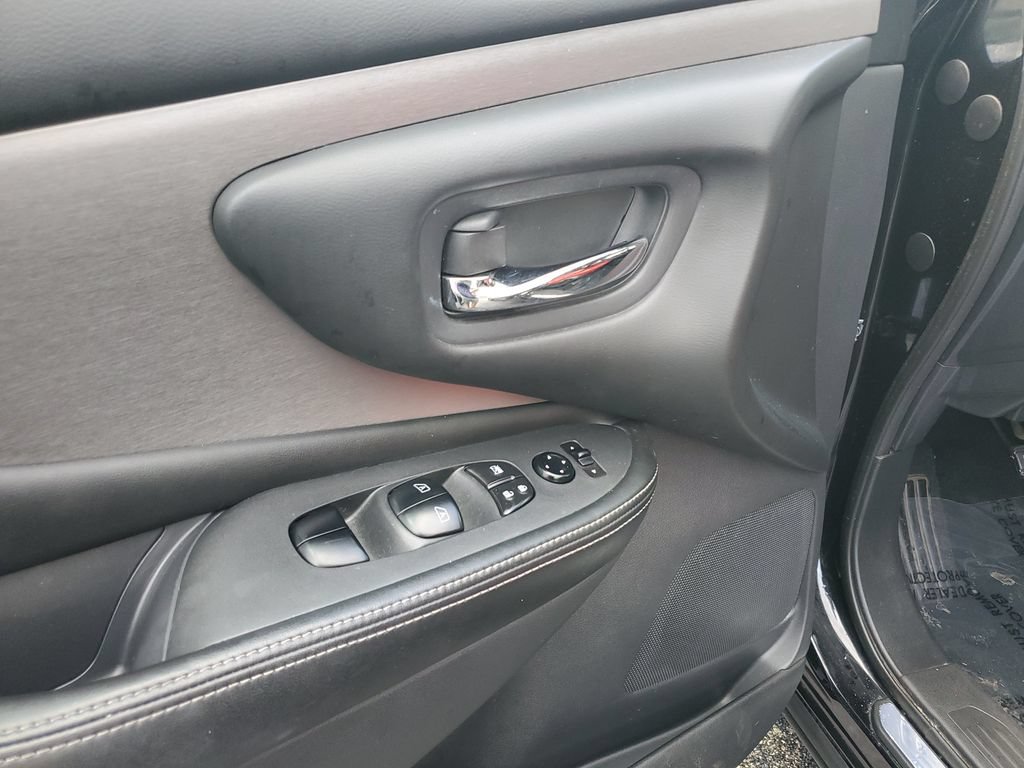 Used 2019 Nissan Murano S AWD/4WD image 18