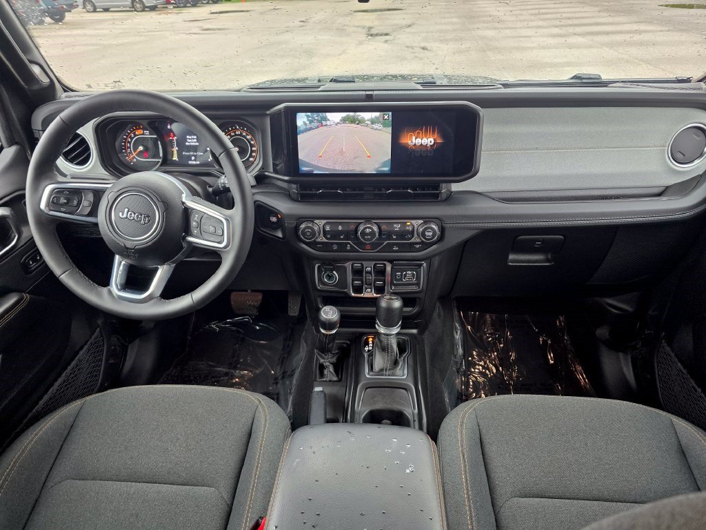 Used 2026 Jeep Wrangler Unlimited Sahara AWD/4WD image 34