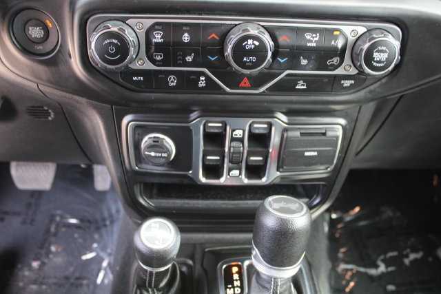 Used 2022 Jeep Wrangler Unlimited Sahara w/ Cold Weather Group AWD/4WD image 24