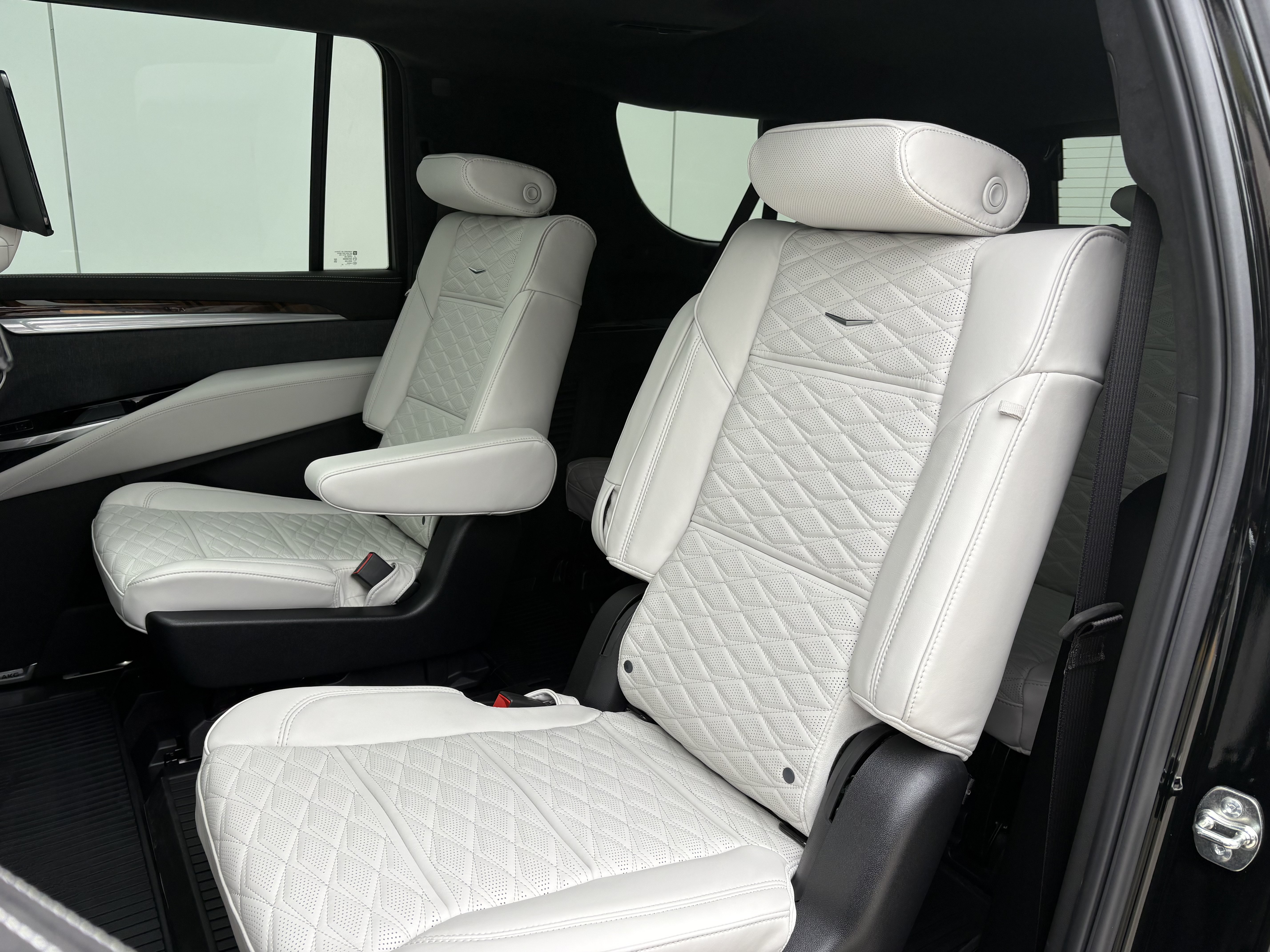 New 2026 Cadillac Escalade ESV Platinum Sport w/ LPO, ONYX Package AWD/4WD image 13