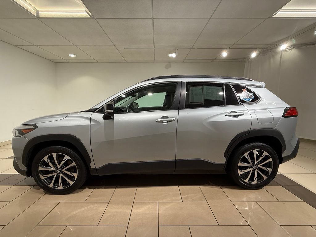 Certified 2025 Toyota Corolla Cross XLE FWD image 2