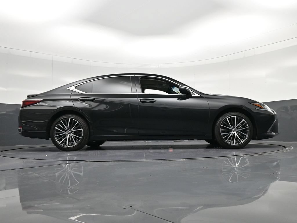 Used 2025 Lexus ES 300h w/ Premium Package FWD image 36