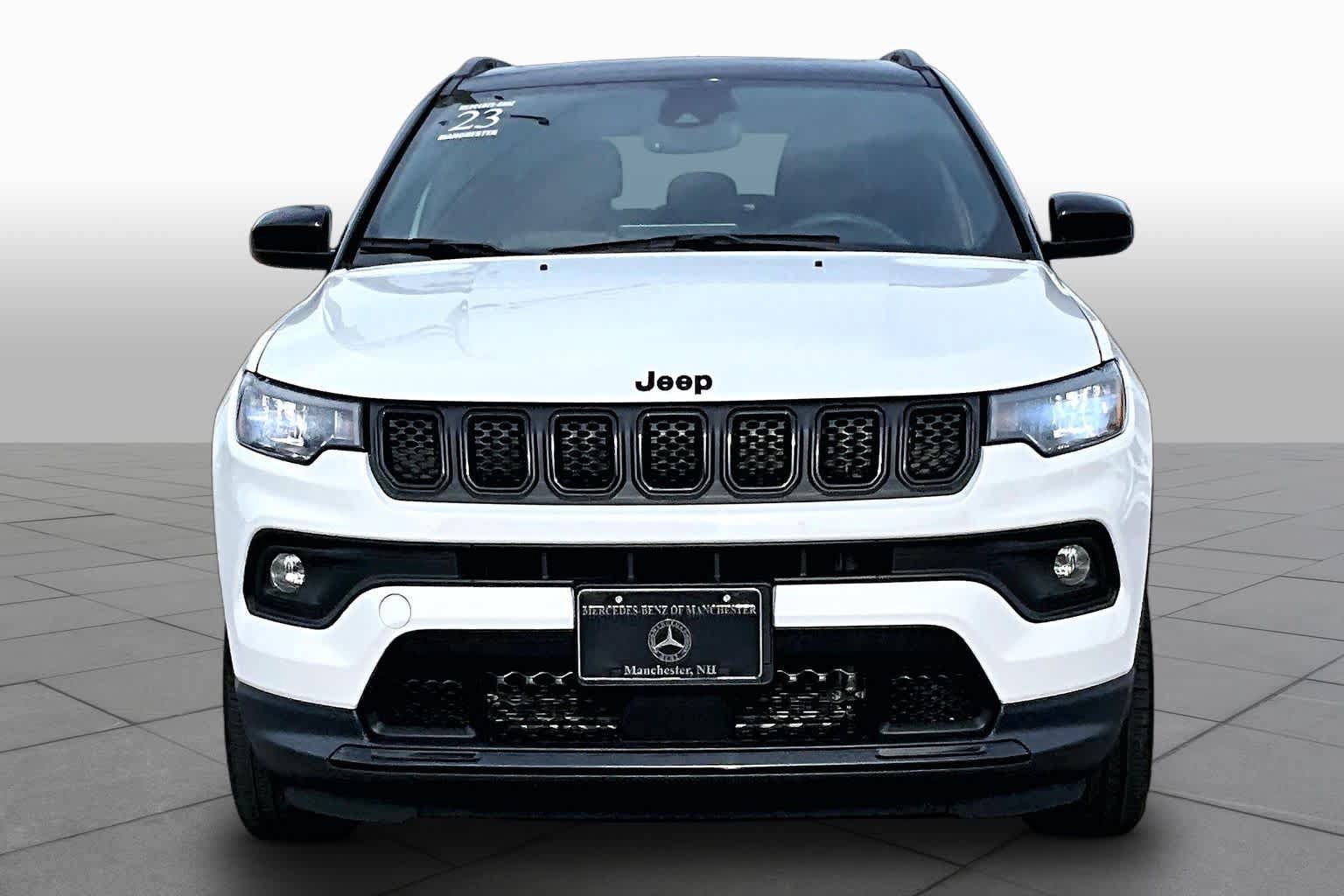 Used 2023 Jeep Compass Latitude w/ Sun and Sound Group AWD/4WD image 3