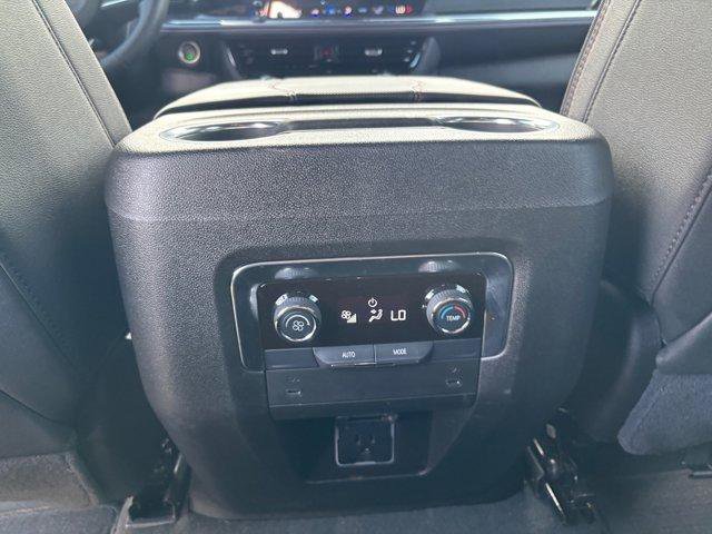 Used 2025 Chevrolet Suburban RST AWD/4WD image 17