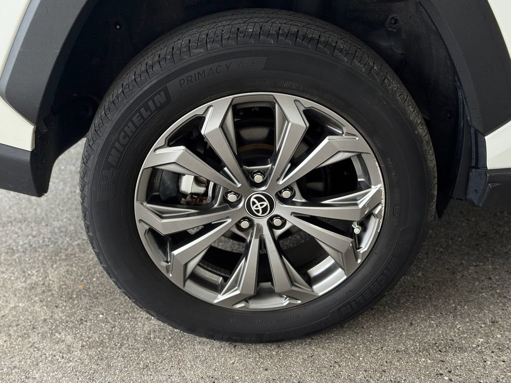 Used 2022 Toyota RAV4 Limited AWD/4WD image 25