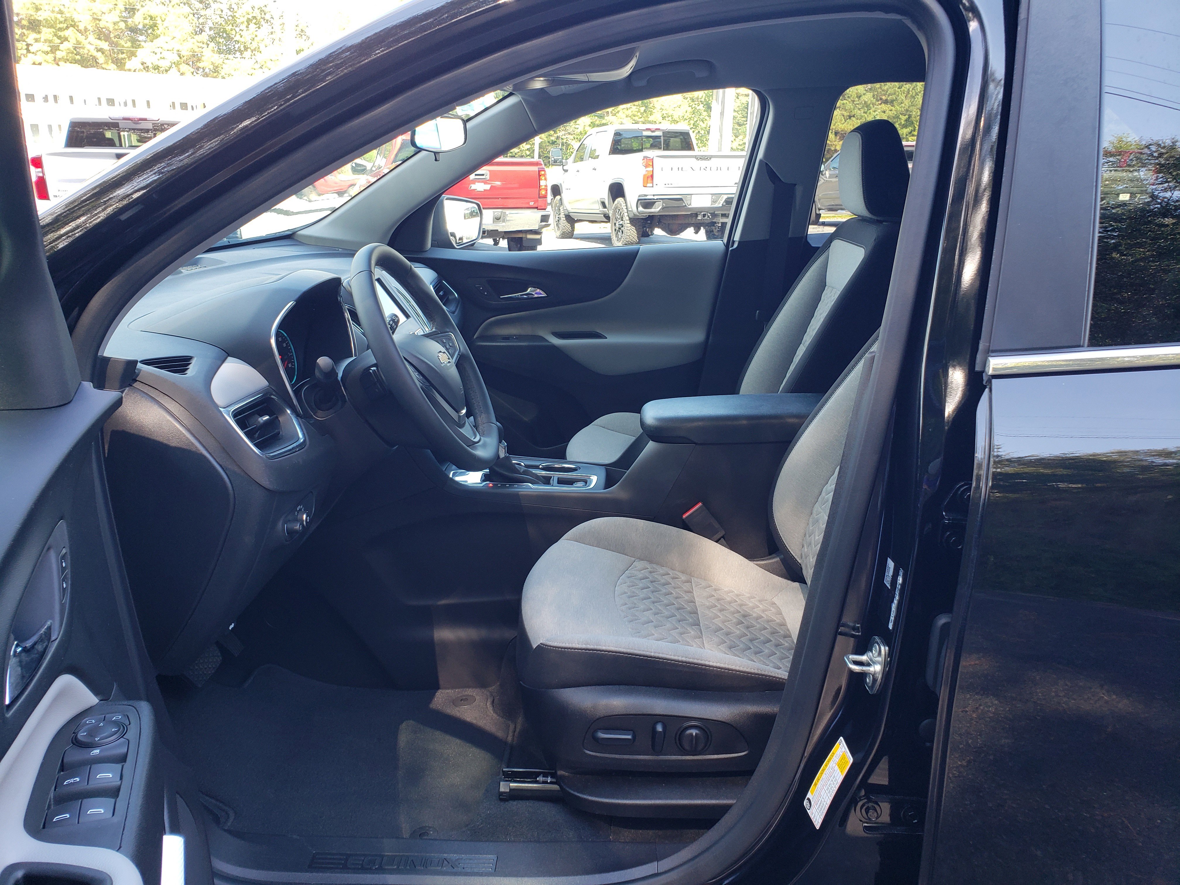 Used 2024 Chevrolet Equinox LT image 31