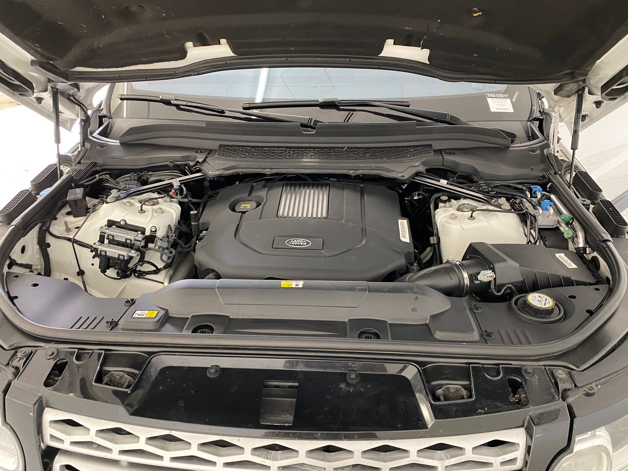 Used 2017 Land Rover Range Rover Sport HSE image 32