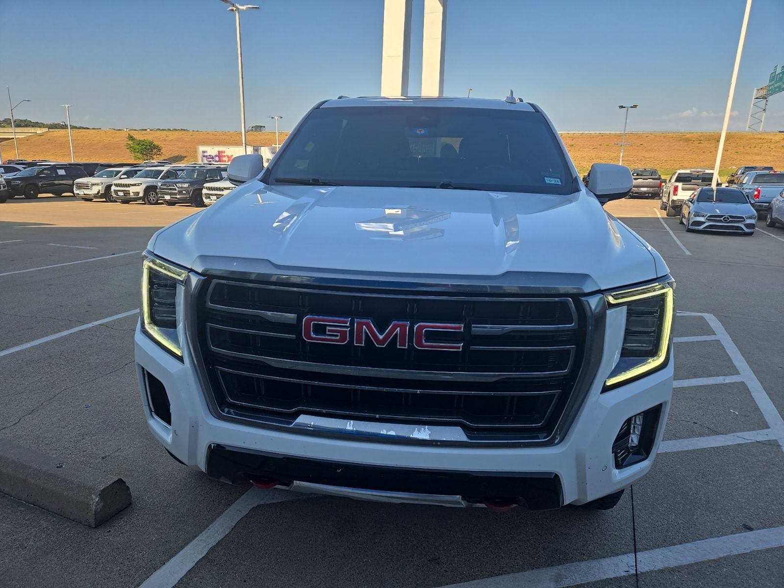 Used 2023 GMC Yukon AT4 AWD/4WD image 4