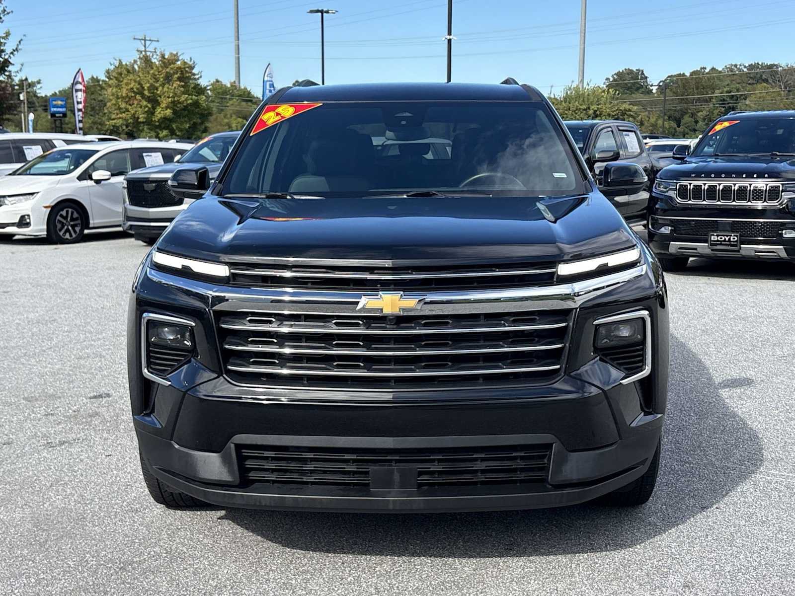 Used 2025 Chevrolet Traverse LT AWD/4WD image 3