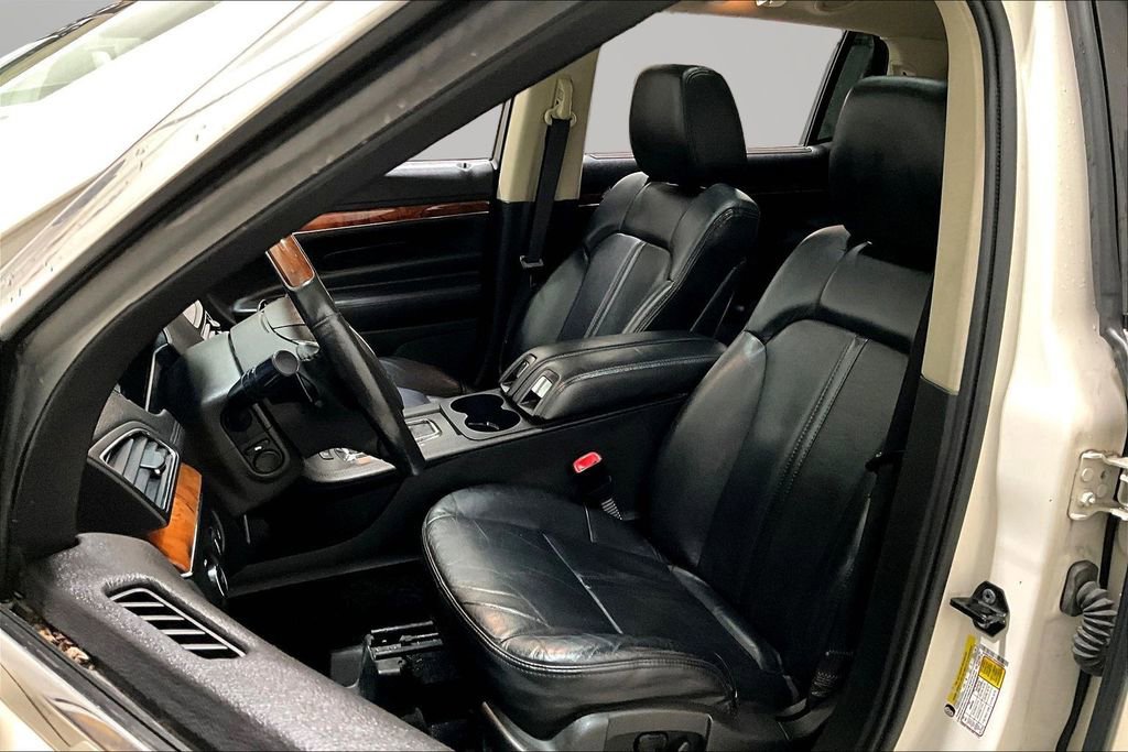 Used 2013 Lincoln MKT AWD image 19