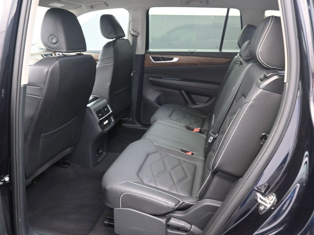 Used 2025 Volkswagen Atlas SE image 17