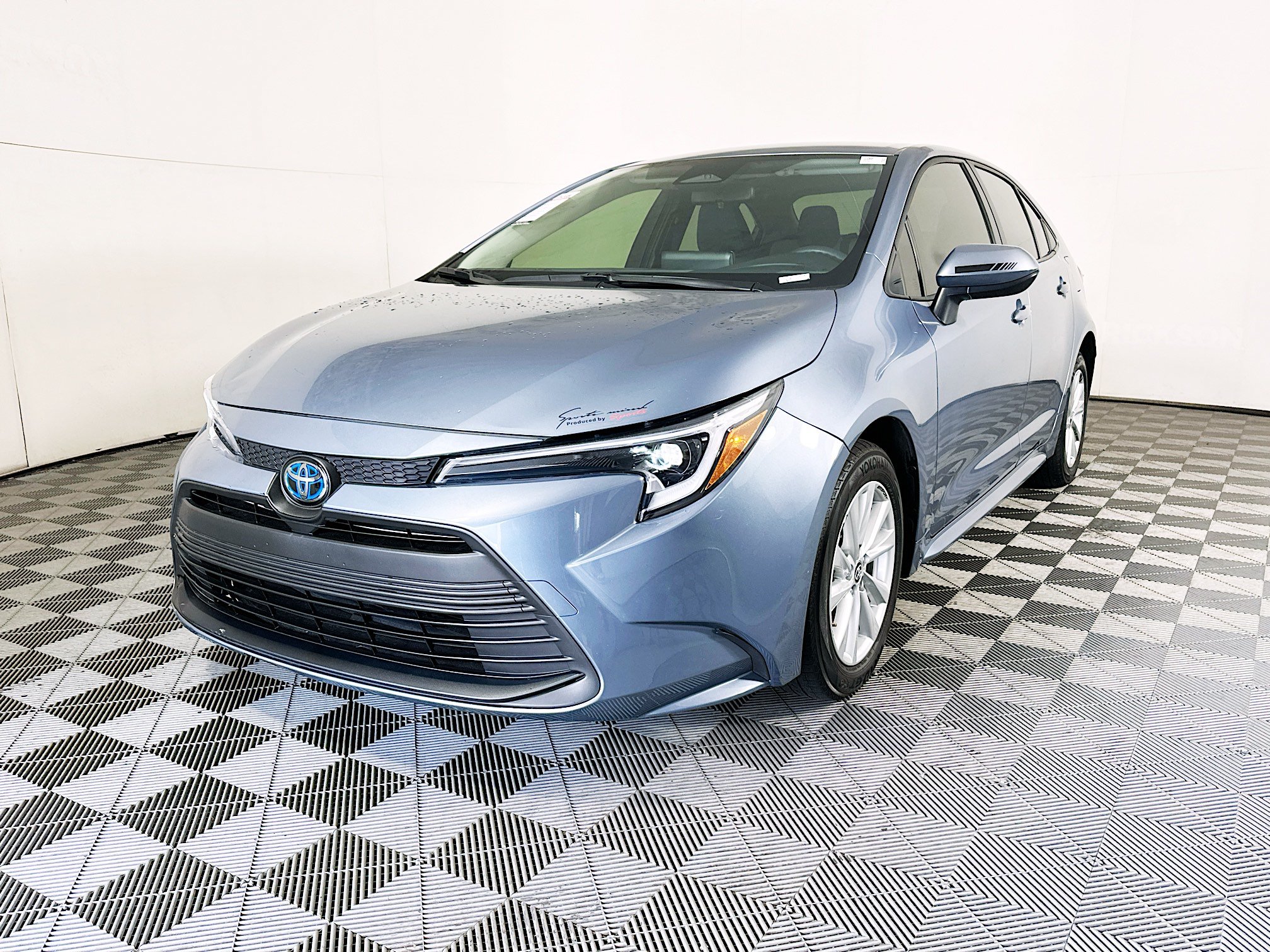 Used 2025 Toyota Corolla LE w/ LE Premium Package FWD image 7