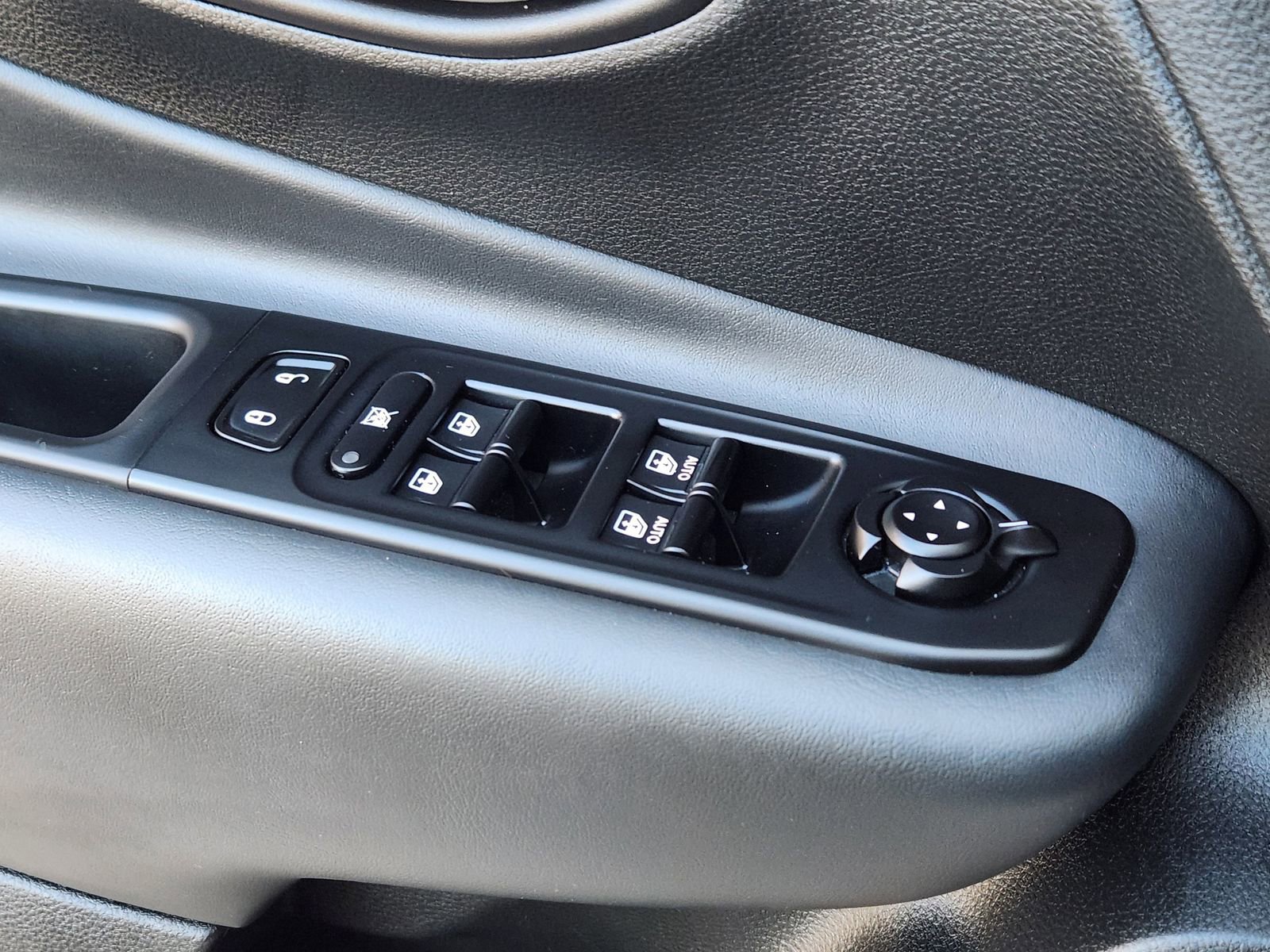 Used 2023 Jeep Renegade Latitude image 28