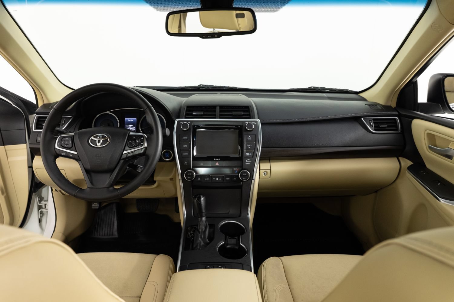 Used 2017 Toyota Camry XLE w/ Advanced Technology Package FWD image 32