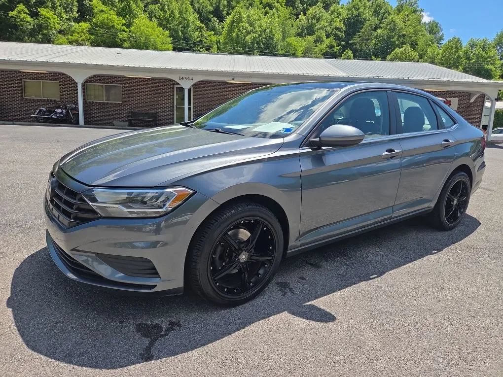 Used 2019 Volkswagen Jetta SE FWD image 1
