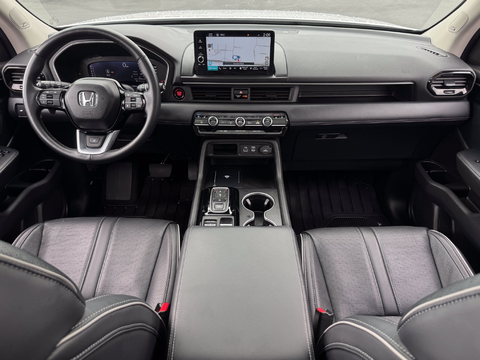 Used 2025 Honda Pilot Elite image 16