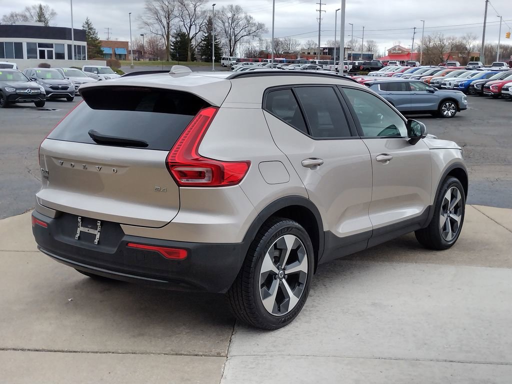 Used 2023 Volvo XC40 B4 Ultimate image 5