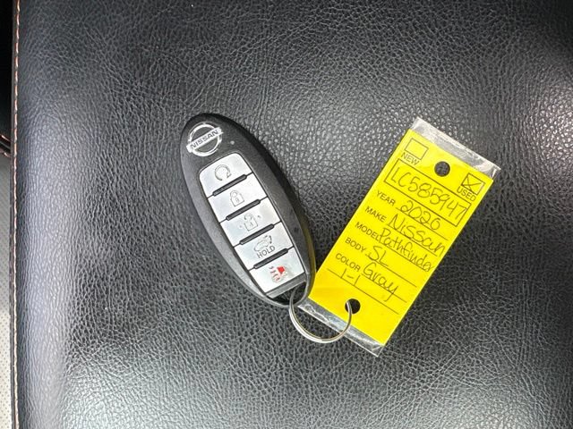 Used 2020 Nissan Pathfinder SL AWD/4WD image 16