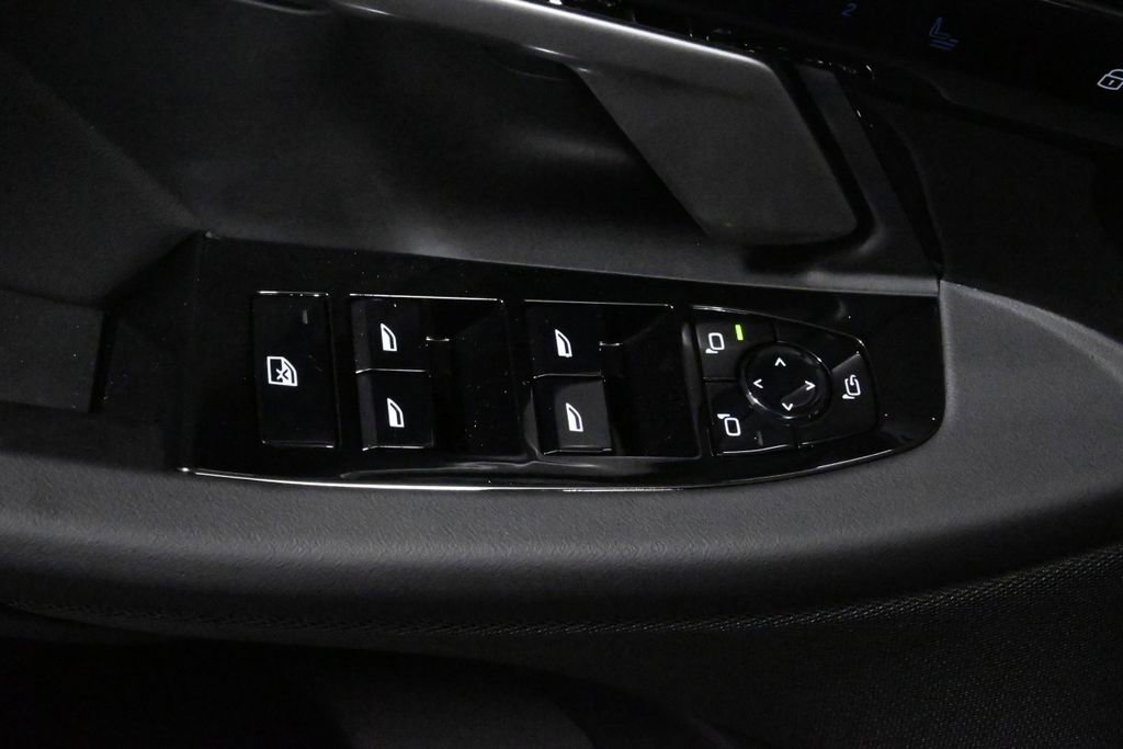 Used 2026 BMW 530i xDrive w/ Premium Package image 31