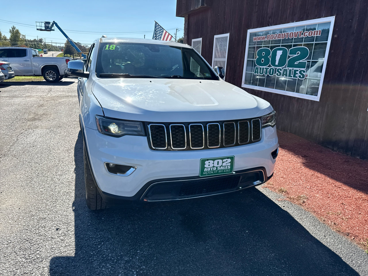 Used 2018 Jeep Grand Cherokee Limited w/ Luxury Group II image 3