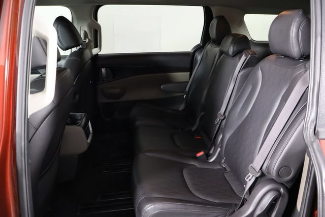 Certified 2025 Kia Carnival FWD image 16