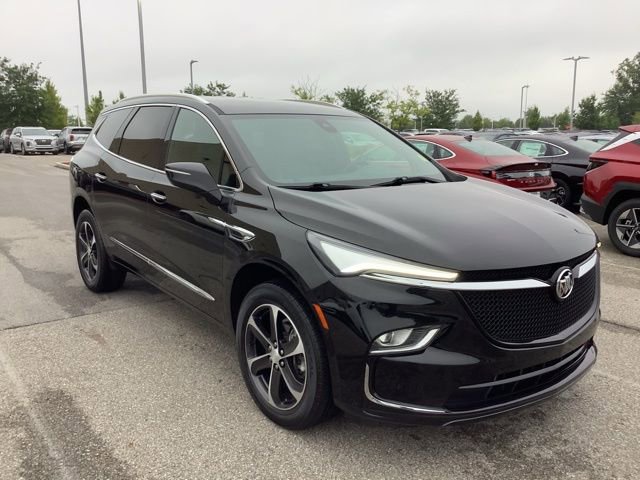 Used 2022 Buick Enclave Essence w/ Sport Touring Edition image 3