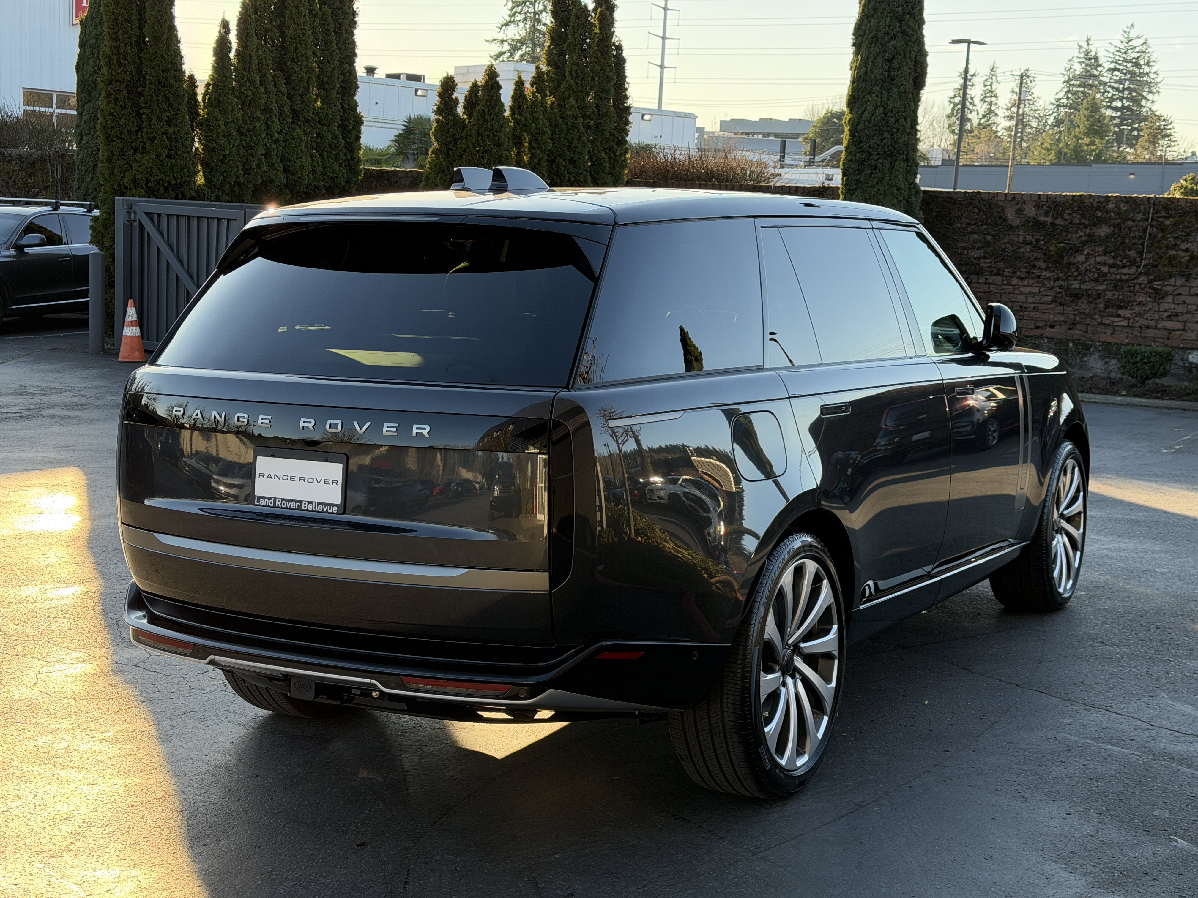New 2026 Land Rover Range Rover Long Wheelbase SE AWD/4WD image 8