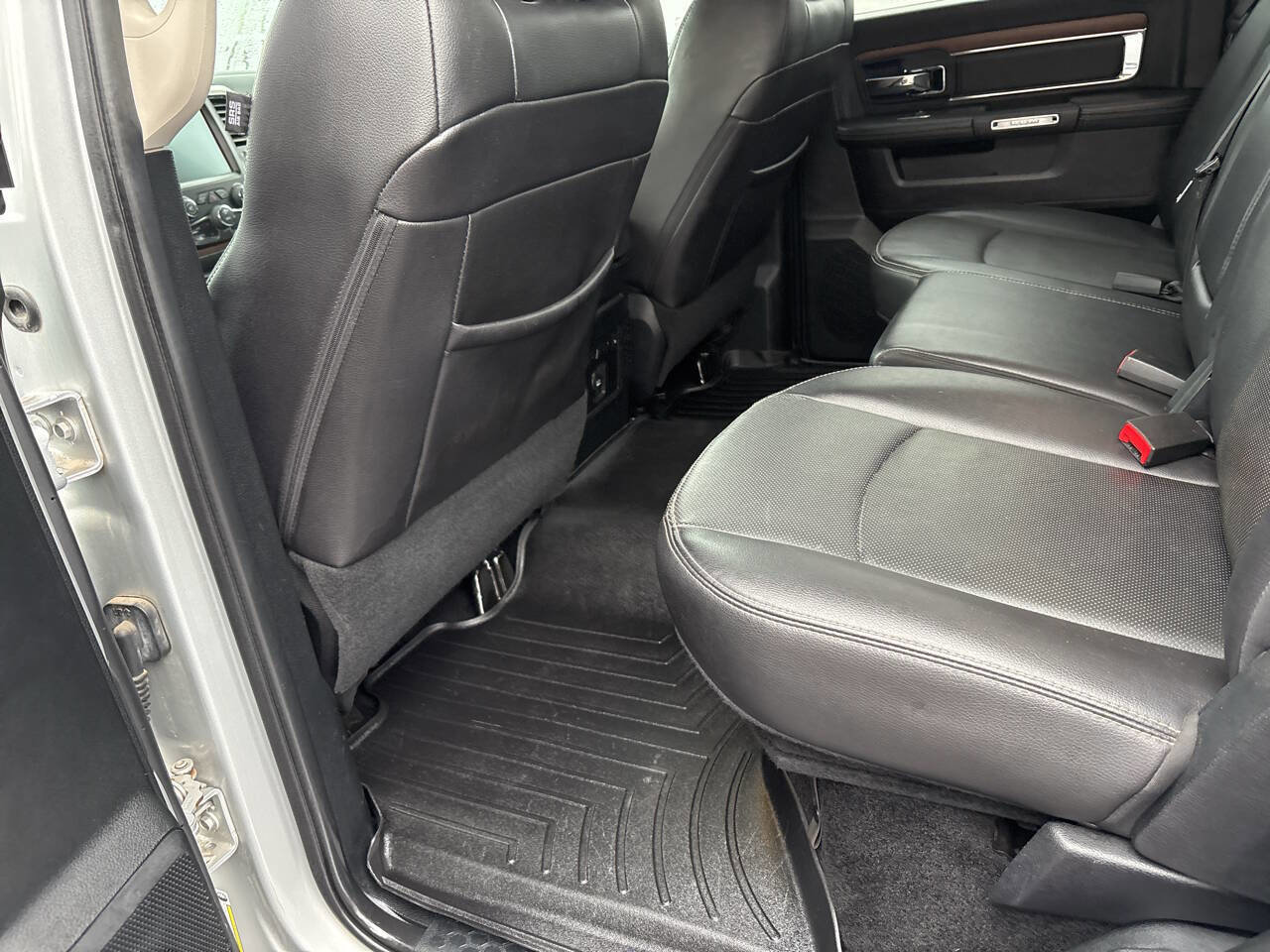 Used 2016 RAM 1500 Laramie image 7