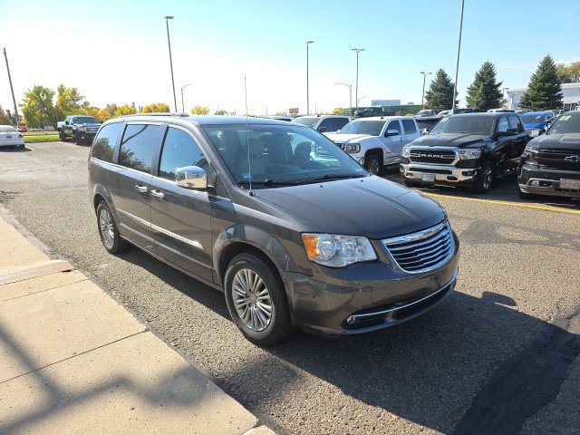 Used 2015 Chrysler Town & Country Touring-L w/ Driver Convenience Group FWD image 3